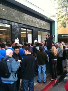 iPad Launch: View from the Palo Alto store
