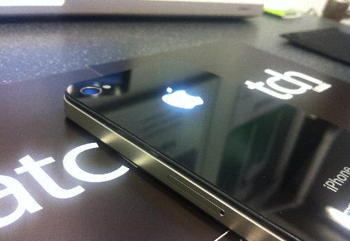 Give iPhone a Glowing Logo with iPatch Mod