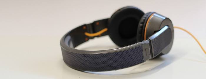 OnBeat Solar Headphones, Share iPhone Battery With Others