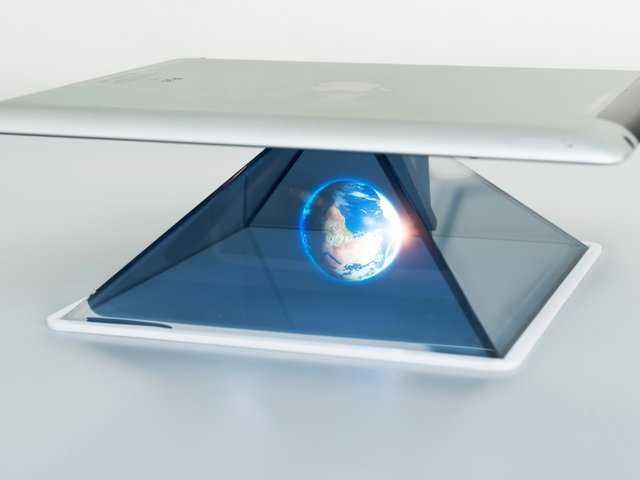 iPad hologram